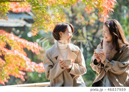 旅行 秋 紅葉 母娘 親子 お抹茶 イメージ 旅行 秋 紅葉 母娘 親子 お抹茶 イメージ 46837989