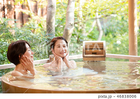 露天風呂 入浴 女子旅 温泉旅行イメージ  露天風呂 入浴 女子旅 温泉旅行イメージ  46838006