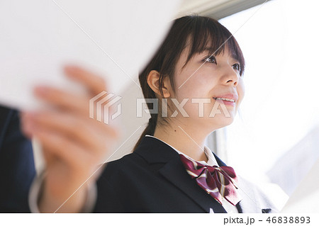 歌う女子高生 46838893