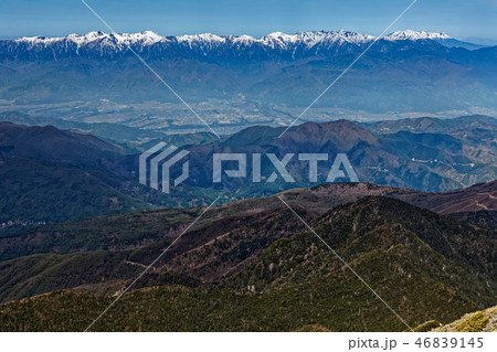 仙丈ヶ岳から望む中央アルプスと御嶽 46839145