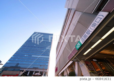 日本の東京都市景観　目黒駅（東口）前の街並みを望む 46841631