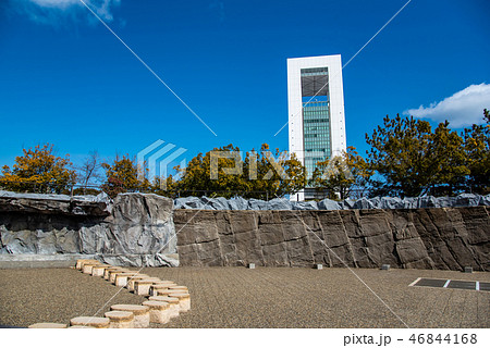 三重県　四日市港　霞港公園より見るポートビル 46844168