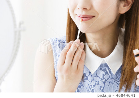 ビューティー　女性　スキンケア　メイク　化粧　ビューティ　若い女性　美容 46844641