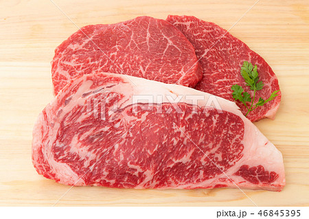 牛　もも肉　サーロイン　ステーキ肉 46845395