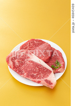 牛　もも肉　サーロイン　ステーキ肉 46845409