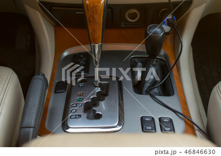 Automatic transmission console and car interior 46846630