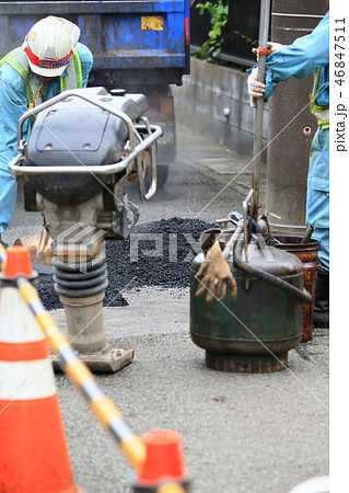 舗装　アスファルト　舗装工事　道路工事　水道工事　ガス工事　予算　3月　期末　復旧　公共事業　道路 46847511