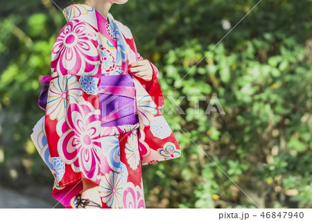 着物　晴れ着を着た女性 46847940