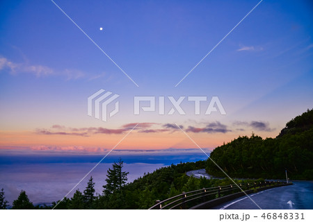 (静岡県)富士山富士宮五合目駐車場 夜明け (静岡県)富士山富士宮五合目駐車場 夜明け 46848331