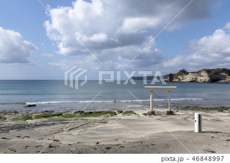 鳥居と海岸 04 鳥居と海岸 04 46848997