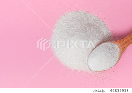 flat lay of collagen powder and spoon over pink 46855933