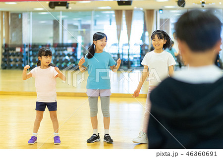 ダンススクール スポーツクラブ キッズ教室イメージの写真素材