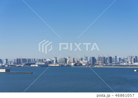 東京湾と湾岸のオフィスビル群 東京ゲートブリッジからの風景 東京湾と湾岸のオフィスビル群 東京ゲートブリッジからの風景 46861057