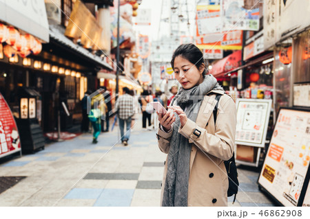 girl tourist touching screen looking online map 46862908
