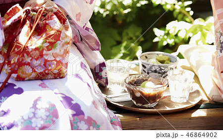 茶屋で出された甘味のアップ 46864902