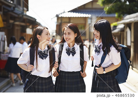 Three High School Girls Walking In The City Stock Photo