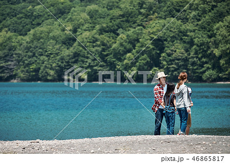家族旅行　湖　キャンプ 46865817