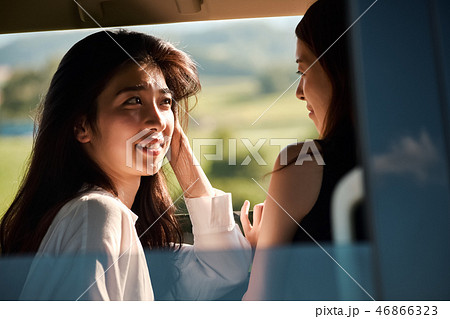 女子旅 ドライブの写真素材