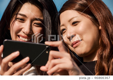 女友達 スマートフォン 女友達 スマートフォン 46866367