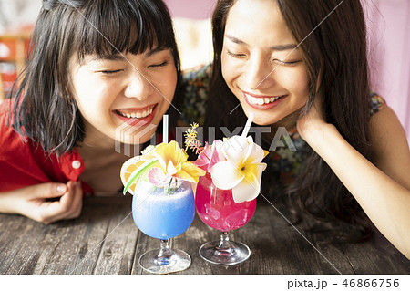 旅行を楽しむ女性 友達 旅行を楽しむ女性 友達 46866756