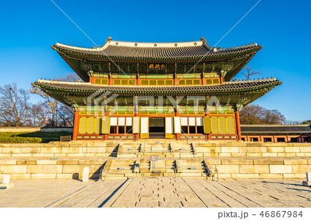 Beautiful architecture building Changdeokgung palace in Seoul city Beautiful architecture building Changdeokgung palace in Seoul city 46867984