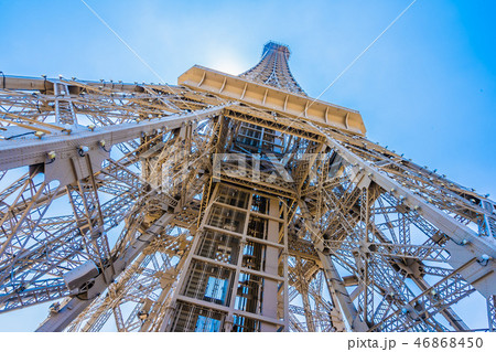Beautiful eiffel tower landmark of parisian hotel and resort in macau city Beautiful eiffel tower landmark of parisian hotel and resort in macau city 46868450