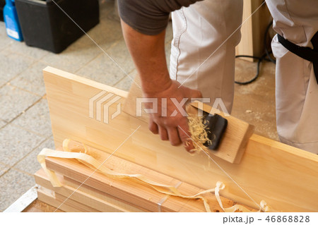 木材　カンナがけ 46868828