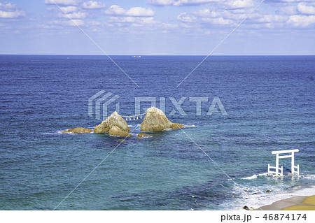 福岡県 糸島市  美しい二見ヶ浦の海と夫婦岩 46874174
