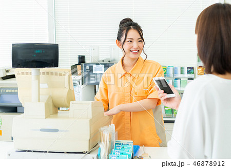 コンビニ 46878912