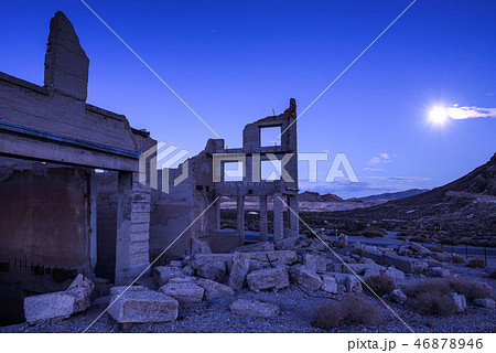 Abandoned building in Rhyolite, Nevada at night with full moon 46878946