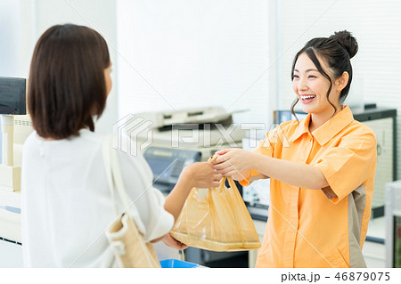 コンビニ コンビニ 46879075