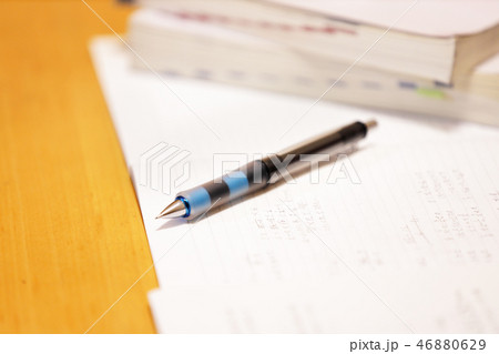 数学のノートとペン 46880629