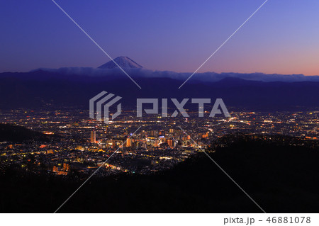 千代田湖白山から望む甲府盆地　夕焼け 46881078