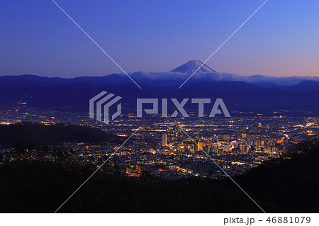 千代田湖白山から望む甲府盆地 夕焼け 千代田湖白山から望む甲府盆地 夕焼け 46881079