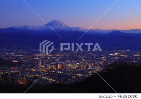 千代田湖白山から望む甲府盆地　夕焼け 46881080