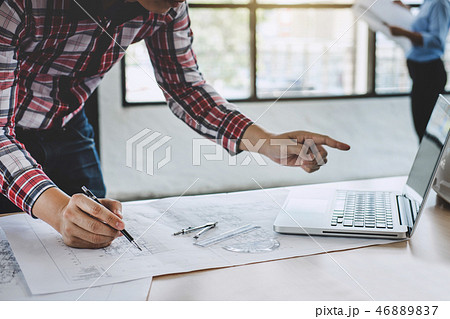 Construction concept of Engineer or architect meeting for projec Construction concept of Engineer or architect meeting for projec 46889837