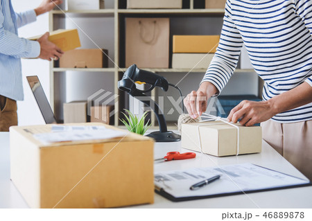 Small business owner delivery service and working packing box, b Small business owner delivery service and working packing box, b 46889878