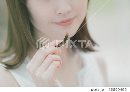 young woman young woman 46890466