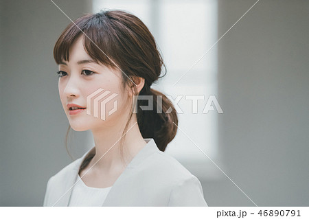 young woman 46890791