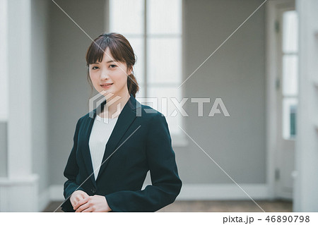 young woman 46890798