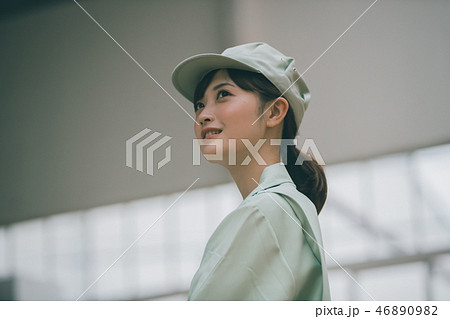 young woman 46890982