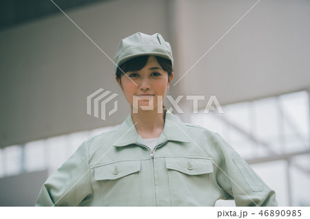 young woman 46890985