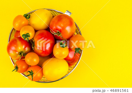 Different in color and size of tomatoes Different in color and size of tomatoes 46891561