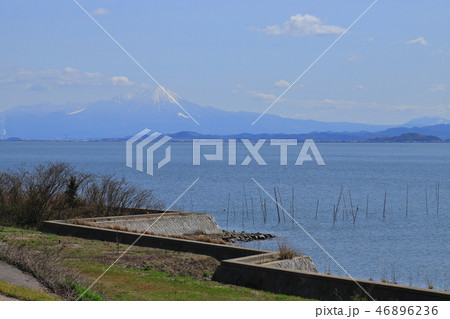 島根県松江市大井町から中海越しに大山方面を見る 46896236