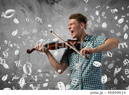 Musician playing violin 46899614