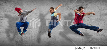 Hip hop dancers 46900168
