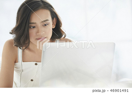 女性 リラックス 女性 リラックス 46901491