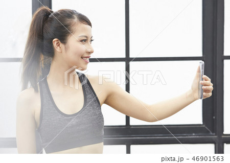 女性　スポーツウェア 46901563
