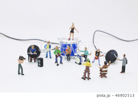 a mini of fun music band on show a mini of fun music band on show 46902513