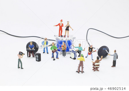 a mini of fun music band on show a mini of fun music band on show 46902514